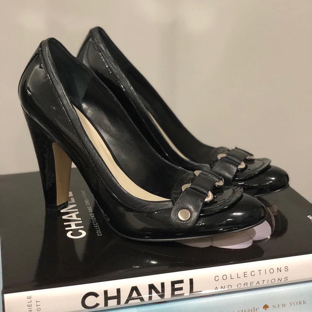 Nine West black leather high heel shoe